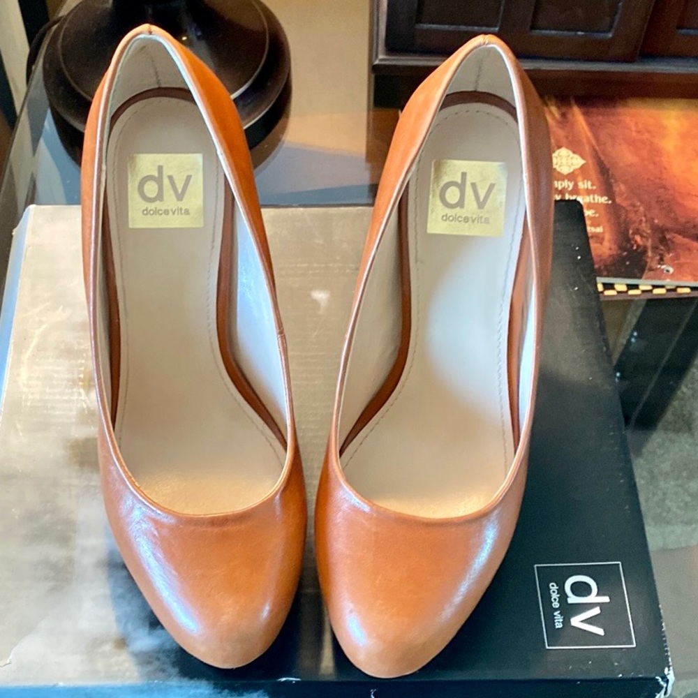 Round Toe Pump With Cork Heel